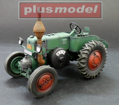 PLUS_MODEL_061_Lanz_Bulldog_30_HP_03.JPG