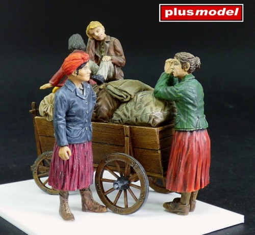 PLUS_MODEL_292_REFUGEES.JPG