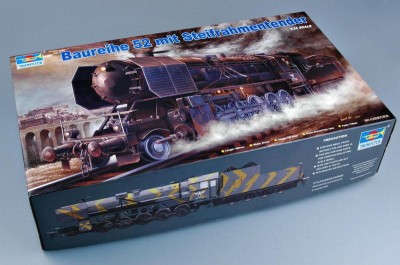 TRUMPETER 00210 1:35 Kriegslokomotive BR52 