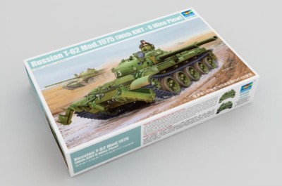 TRUMPETER 01550 1:35 Russian T-62 Mod.1975 (With KMT-6 Mine Plow)