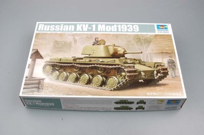 TRUMPETER 01561 1:35 Soviet Heavy Tank KV-1 mod.1939